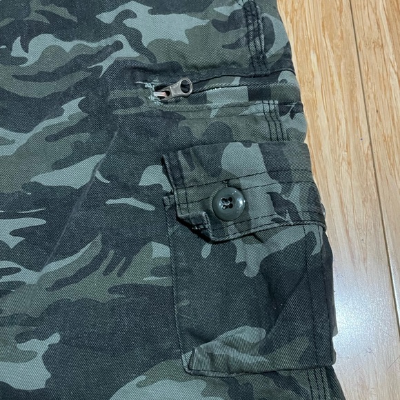 🔥3/$25🔥Camo utility Cargo Shorts - Picture 5 of 5